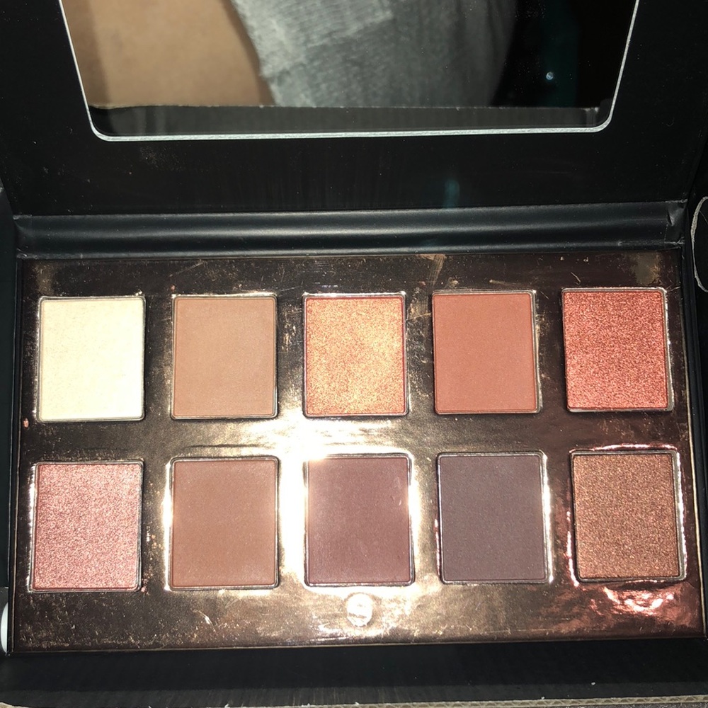 FLASH SALE!! CROWN EYESHADOW PALETTE!